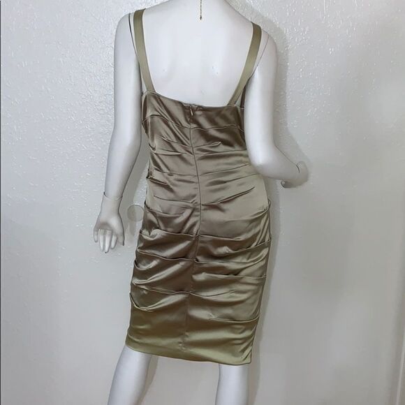WOMEN’S XSCAPE CHAMPAGNE COLOR ROUCHED STRETCH BODY CON SATIN DRESS SIZE 12 - Picture 7 of 10